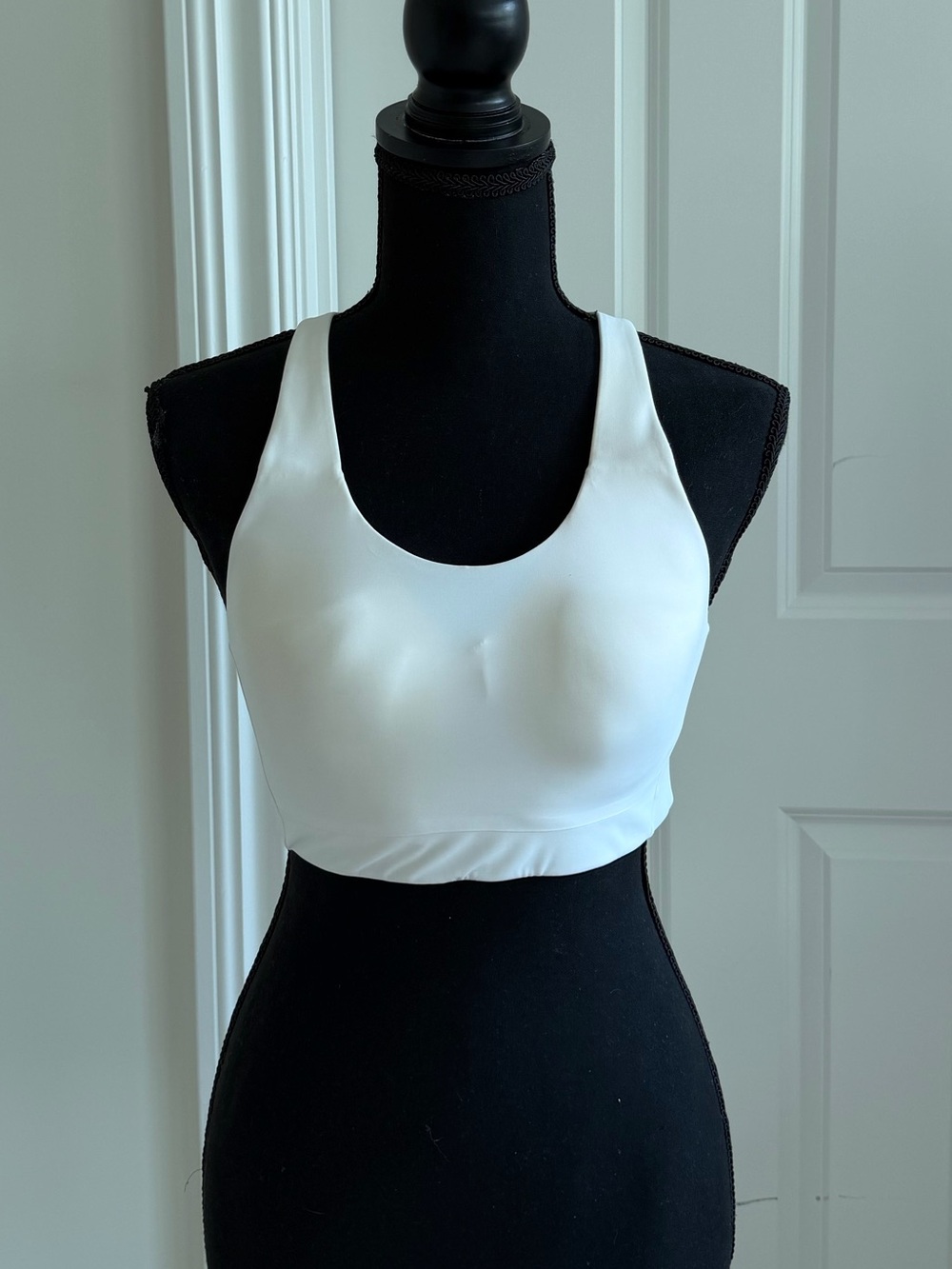 Athleta Advance Bra B-G in White, size 34C
